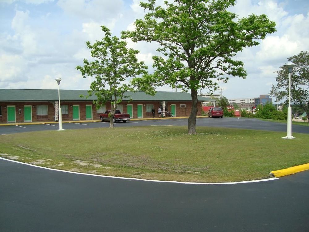 Town House Motel Tupelo Bagian luar foto