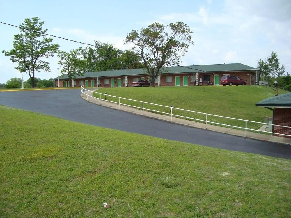Town House Motel Tupelo Bagian luar foto