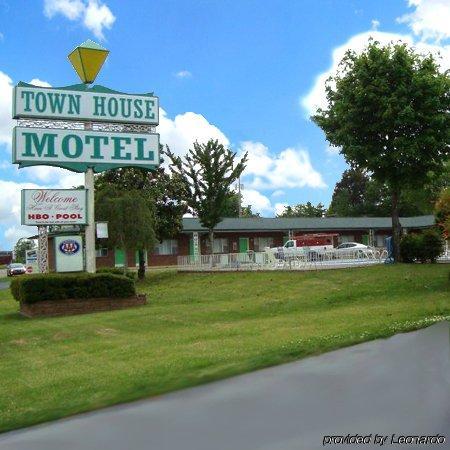 Town House Motel Tupelo Bagian luar foto